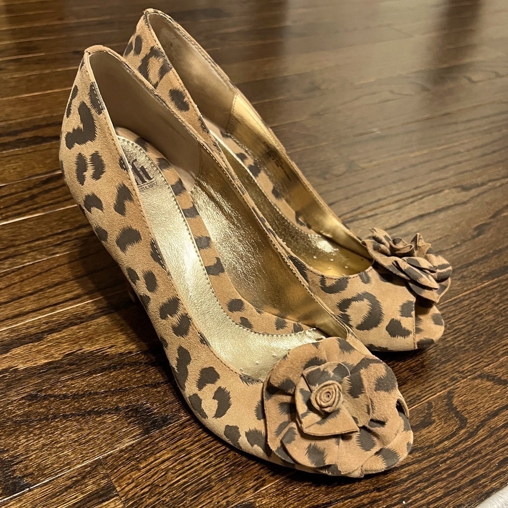 Sofft leopard high heels size 8.5 M